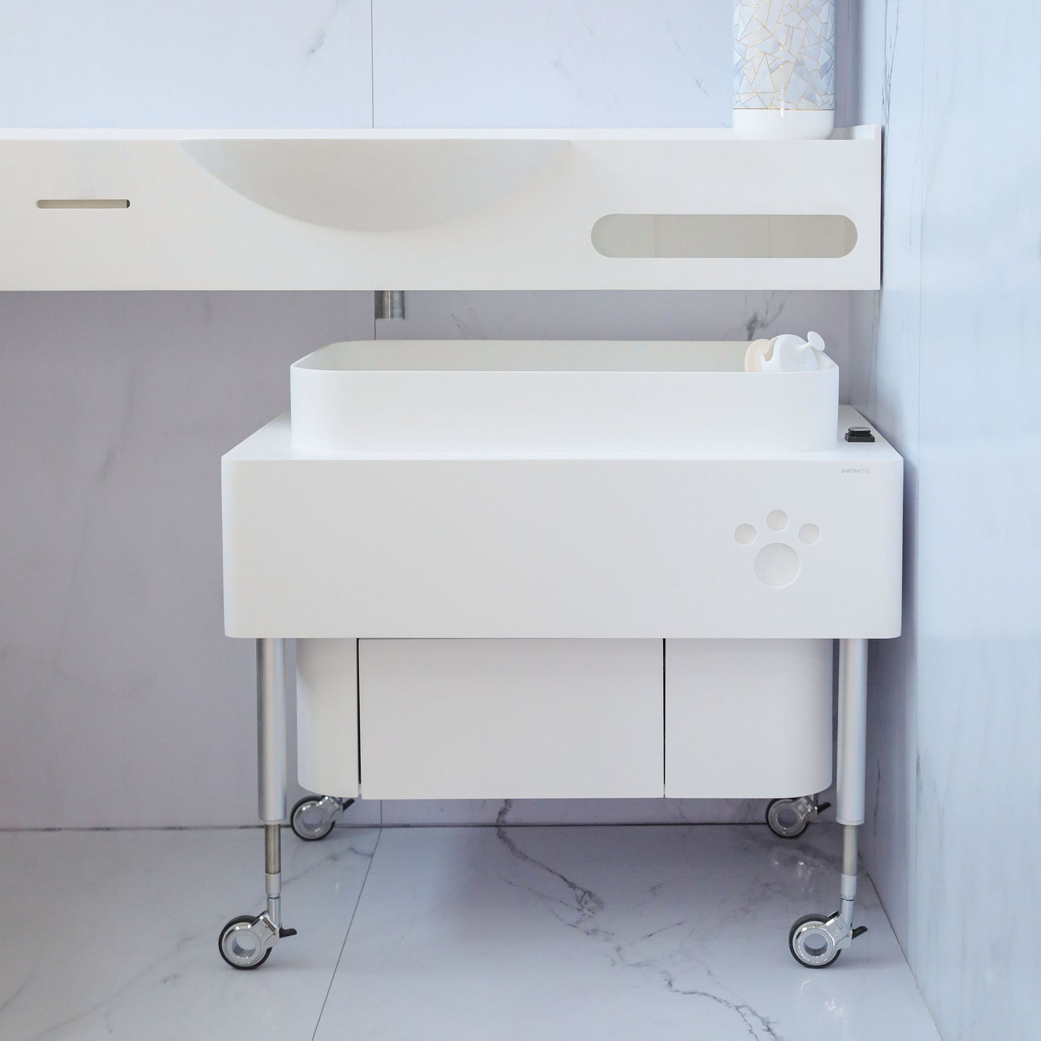 Doggie Bath (Mobile Version) Freestanding Designer Solid Surfaces Mobile Version Bathtub Doggie Bath系列700米長型人造石寵物專用可移動浴缸採用特別溢水設計