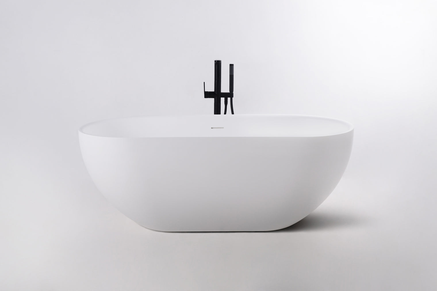 Belle 150 Freestanding Designer Solid Surfaces Ellipse Bathtub Belle系列1米5橢圓型人造石設計師獨立式大浴缸採用特別溢水設計