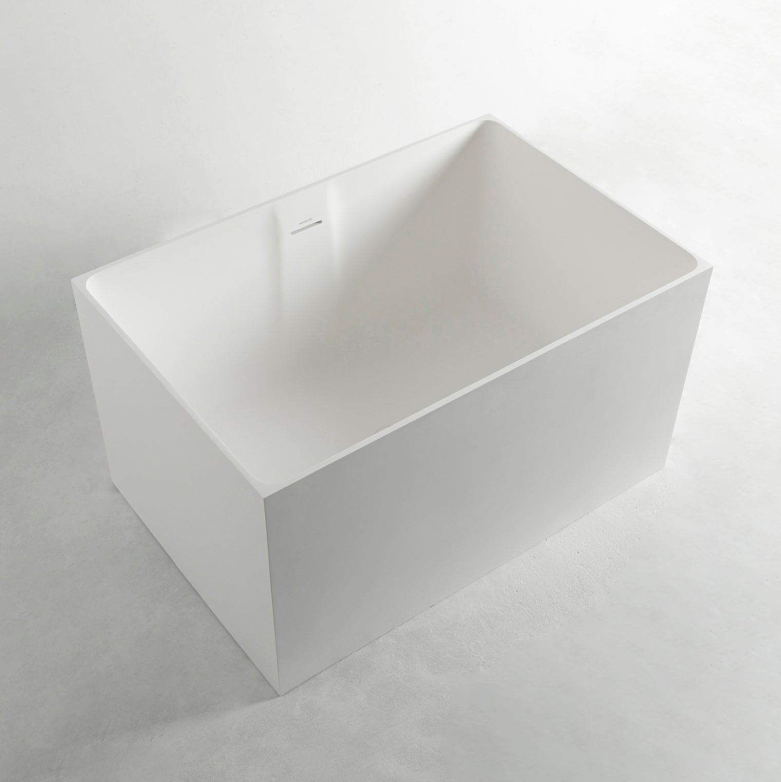 Cirque 100 Freestanding Designer Solid Surfaces Rounded Rectangle Bathtub Cirque系列1米圓角長方型人造石設計師獨立式蝸居浴缸採用特別溢水設計