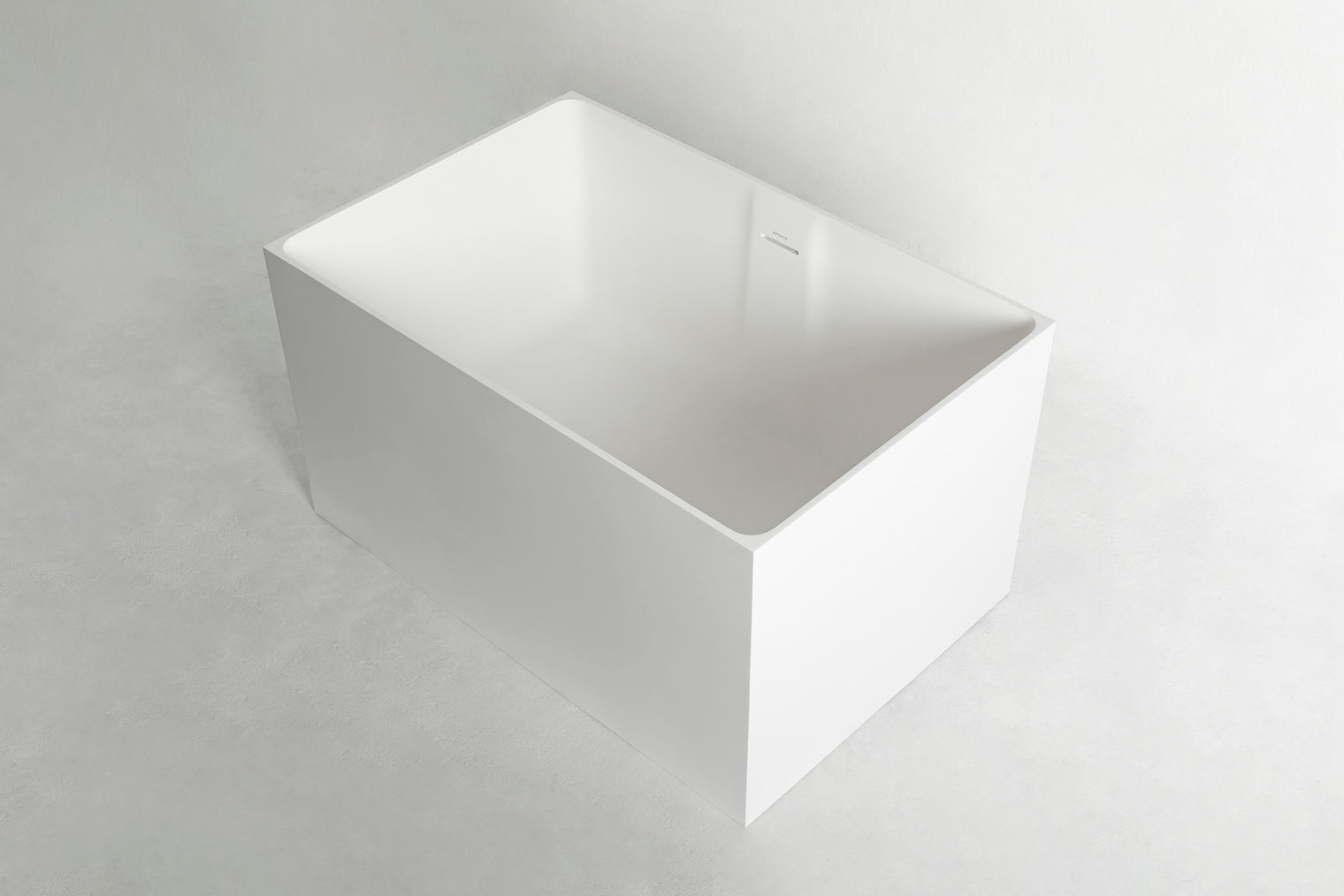 Cirque 100 Freestanding Designer Solid Surfaces Rounded Rectangle Bathtub Cirque系列1米圓角長方型人造石設計師獨立式蝸居浴缸採用特別溢水設計