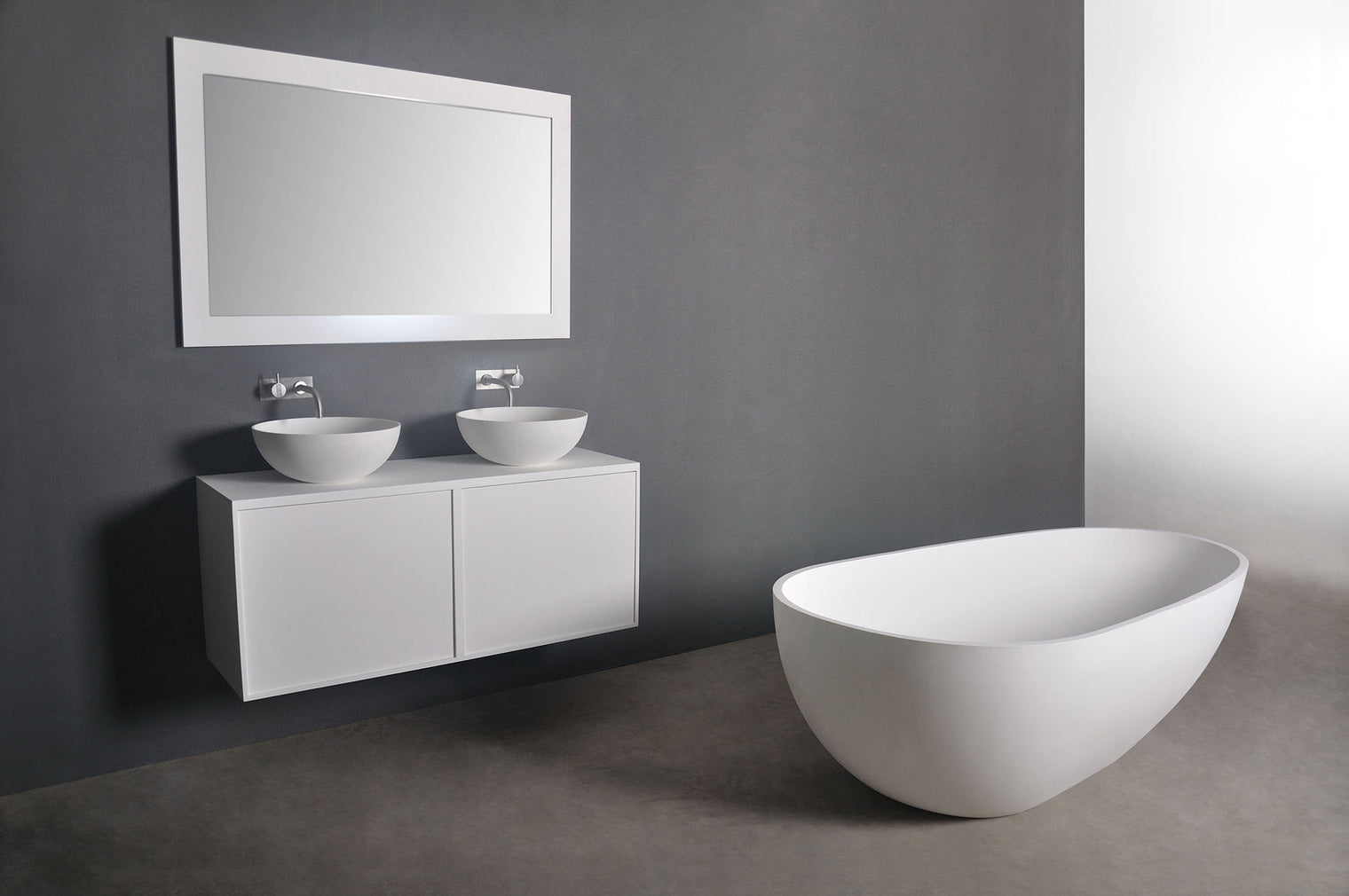 Erba 169 Freestanding Solid Surfaces Egg Bathtub Erba系列1米6蛋型人造石獨立式大浴缸採用特別溢水設計