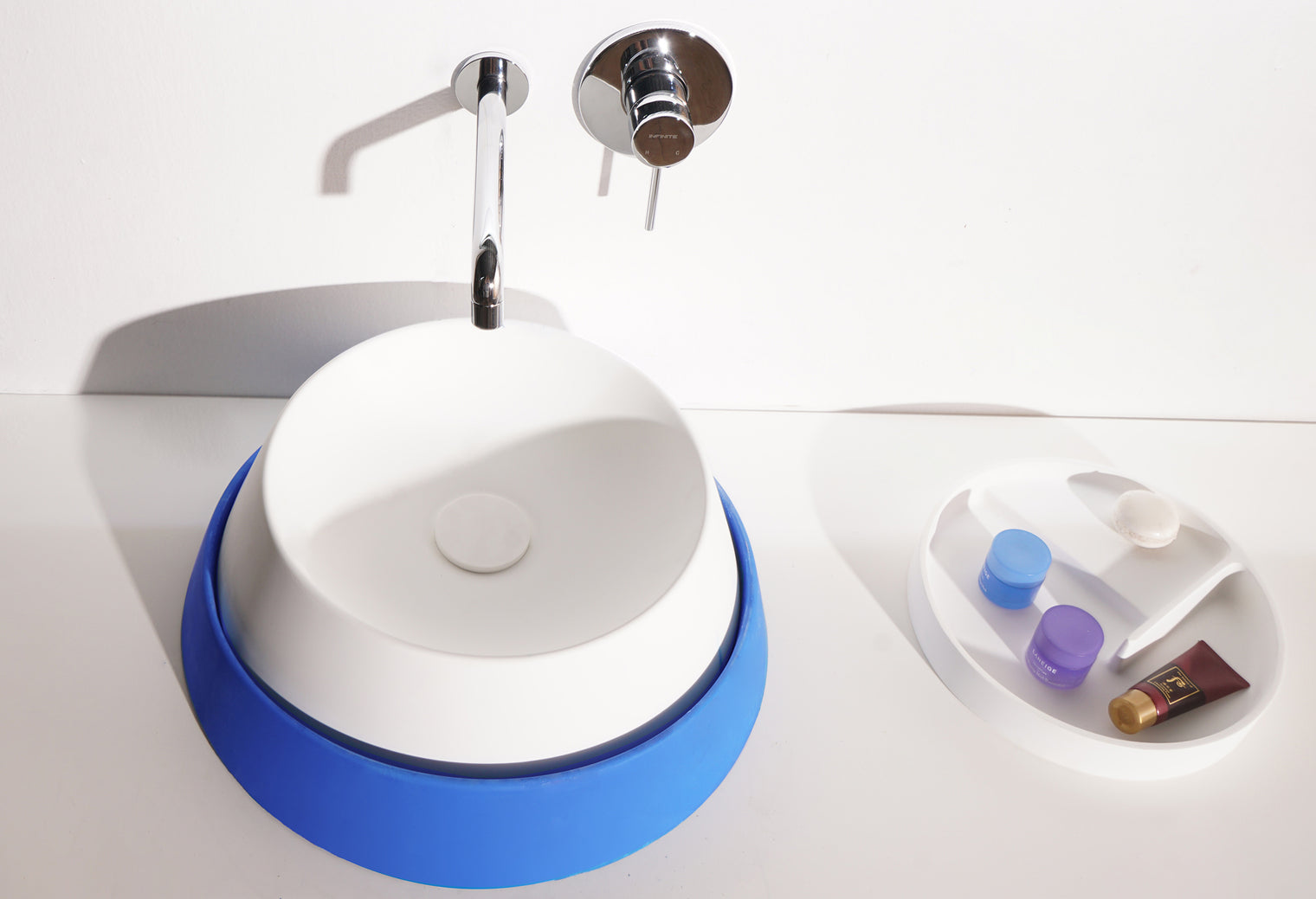 Fujisan D45 Designer Round Solid Surfaces Overcounter Washbasin Fujisan系列45CM圓型人造石設計師檯上式臉盆採用特別溢水設計
