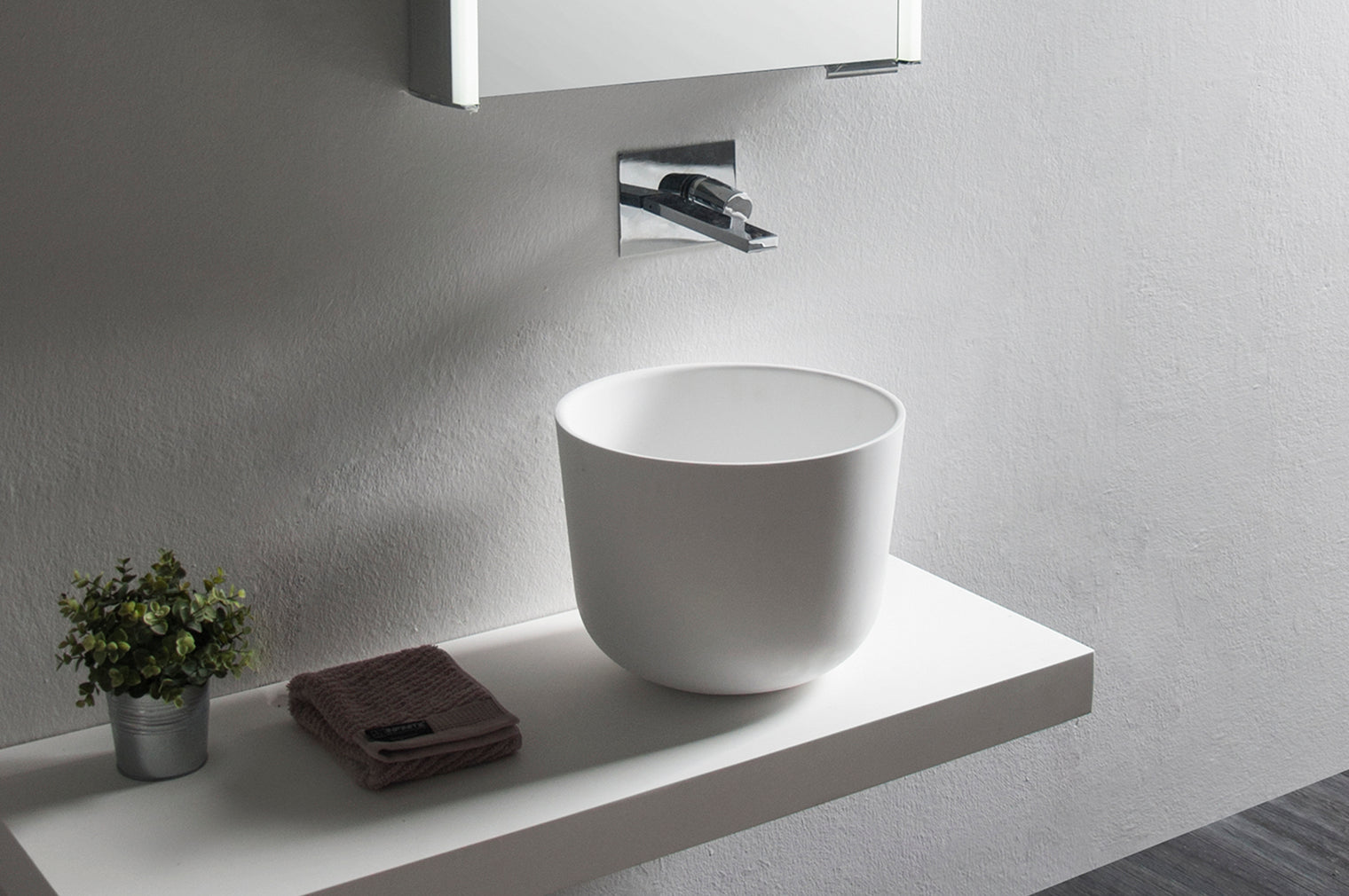 Niagara Laundry 40 Round Solid Surfaces Overcounter Washbasin Niagara系列40厘米圓柱型膚感人造石台上洗手盆