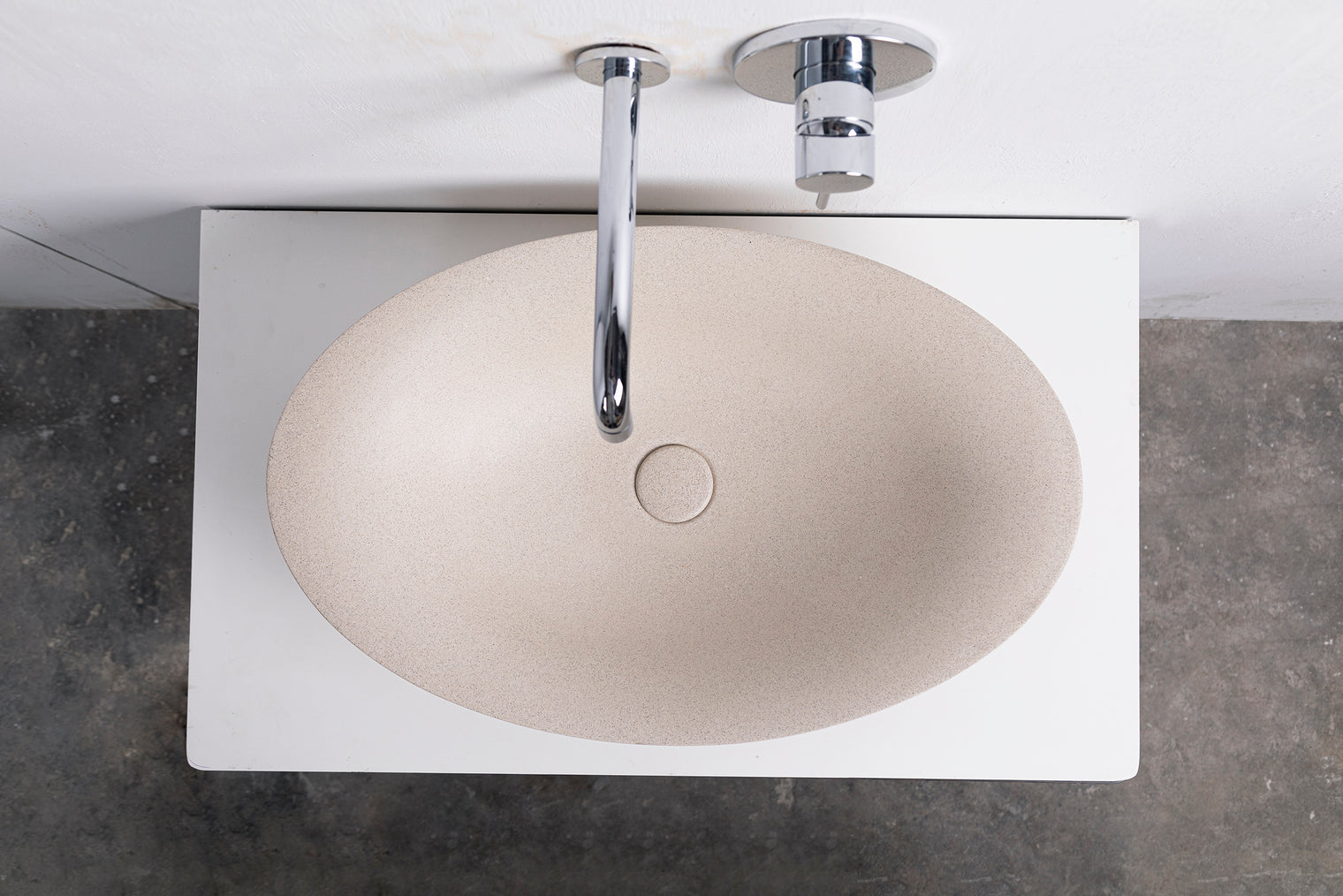 PRATO 60 Designer Round Concrete Overcounter Washbasin PRATO系列60CM圓型水泥設計師檯上式臉盆採用特別溢水設計