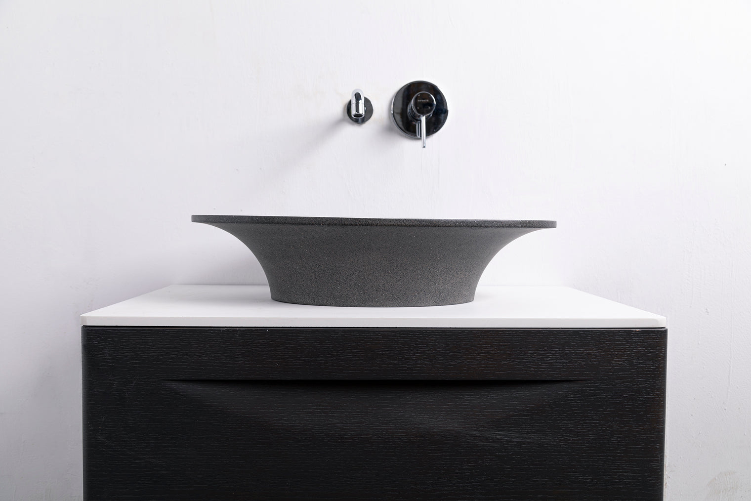 PRATO 60 Designer Round Concrete Overcounter Washbasin PRATO系列60CM圓型水泥設計師檯上式臉盆採用特別溢水設計