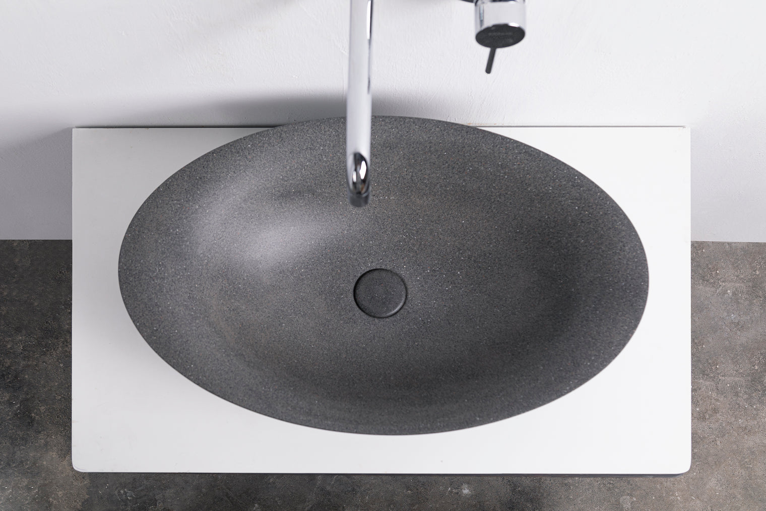 PRATO 60 Designer Round Concrete Overcounter Washbasin PRATO系列60CM圓型水泥設計師檯上式臉盆採用特別溢水設計