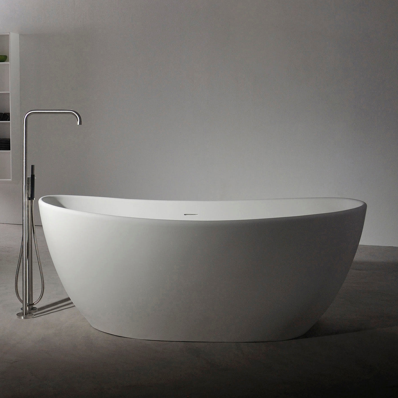 Roma 163 Freestanding Solid Surfaces Oval Bathtub Roma系列1米6鵝蛋型人造石獨立式大浴缸採用特別溢水設計