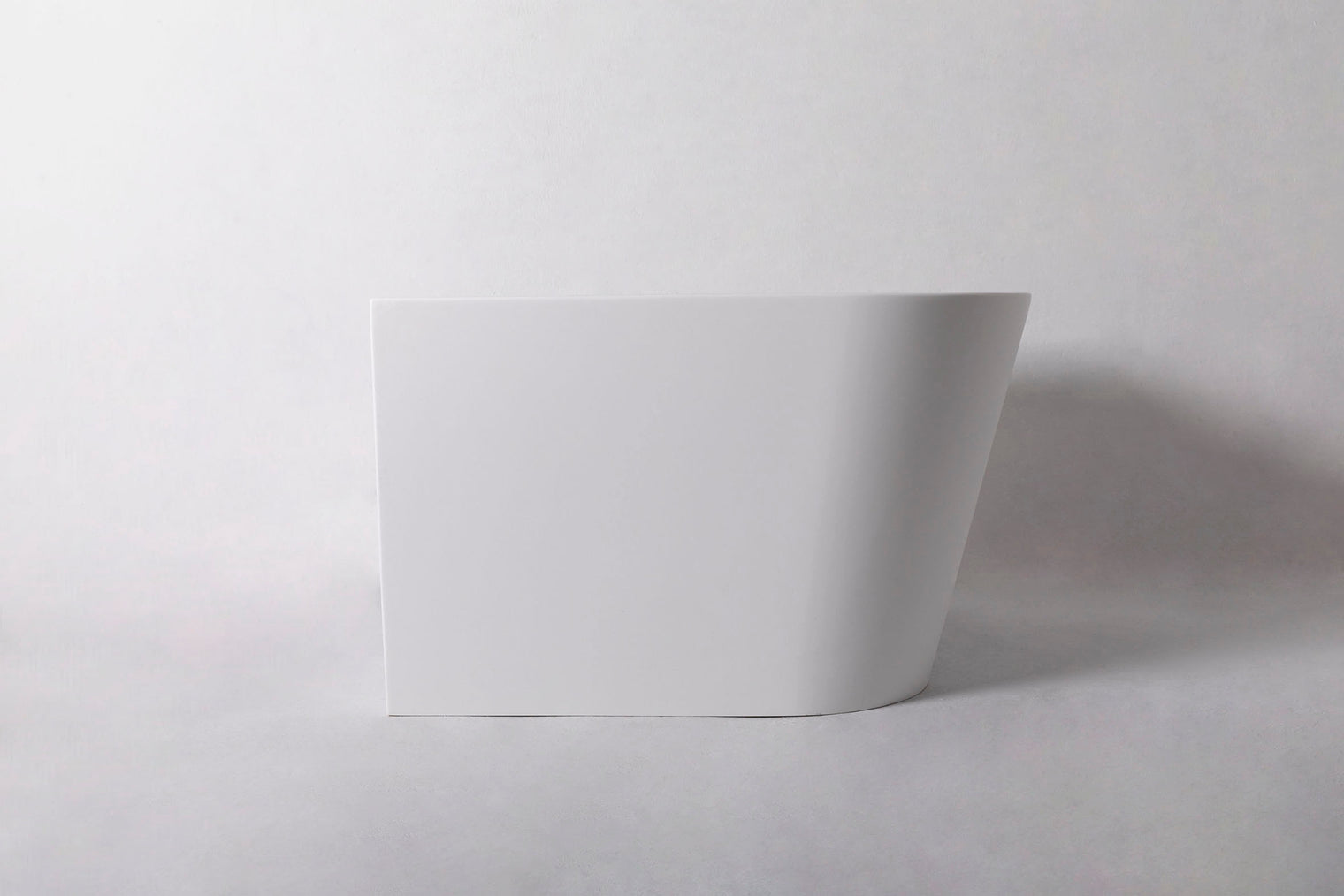 Siena 90R Freestanding Designer Quarter Solid Surfaces Corner Bathtub Siena系列90厘米矩型人造石設計師獨立角落式蝸居浴缸採用特別溢水設計